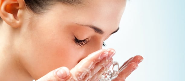Le nettoyage, l’essence des soins du visage