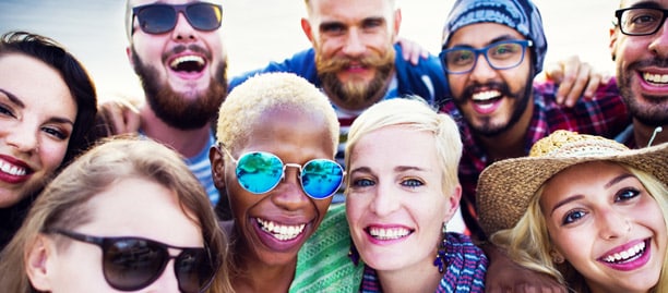 Avoir des amis  rend-il heureux ?
