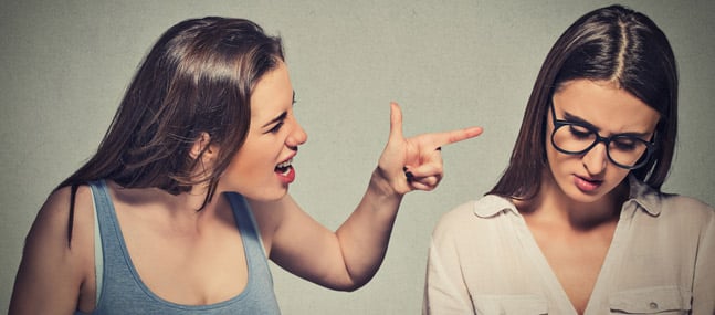 Ma «belle-fille» qui a 15 ans maltraite ma fille aînée qui a 13 ans