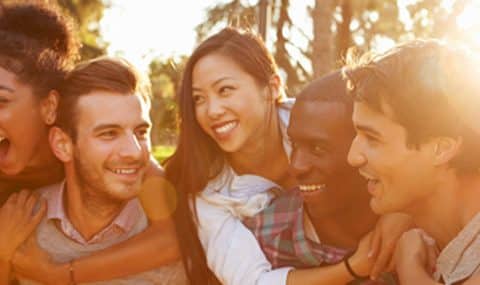 Notre cerveau peut gérer 5 ‘vrais’ amis