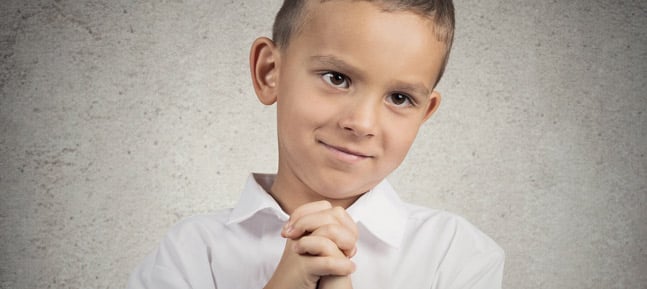 J’ai 2 enfants de 8 et 6 ans. Avec les cousins, ils aiment jouer à des jeux de société.  Mais mon fils de 6 ans provoque régulièrement des drames, parce qu’il triche