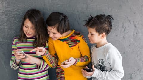 Faut-il donner un smartphone aux enfants ?