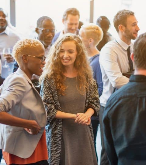 50 sujets de conversation profonde pour créer des liens authentiques et mieux se connaître