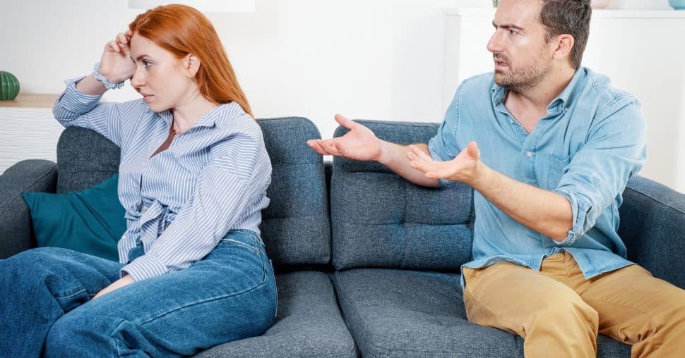 Comportement passif-agressif : définition, exemples et conseils pour faire face