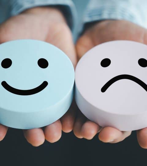 Comment reconnaître un narcissique caché : les signes pour identifier un manipulateur