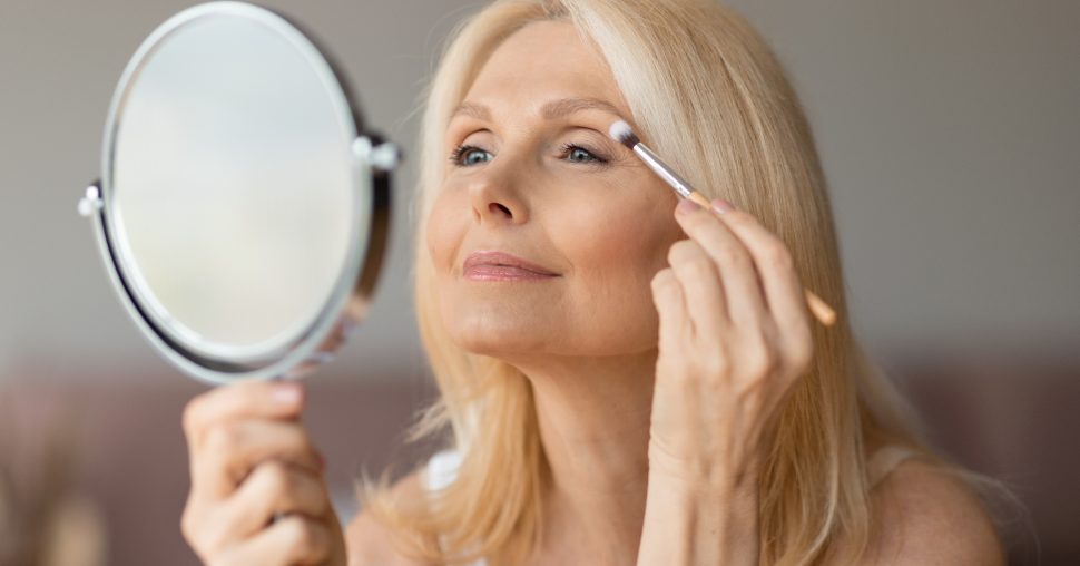 Hangende oogleden? Ontdek Cristina Cordula’s smokey eye die je blik transformeert