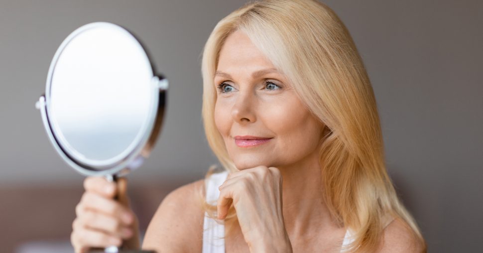60-jarige make-upartiest onthult: zo trotseer ik hangende oogleden met eyeliner
