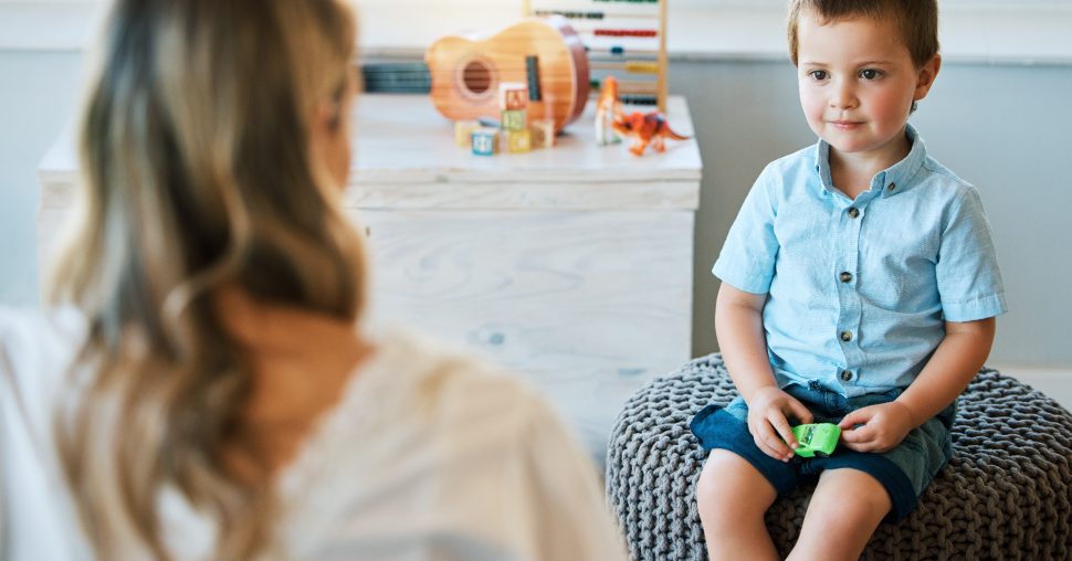 Psycholoog waarschuwt: deze twee woorden stelen de vreugde van je kinderen