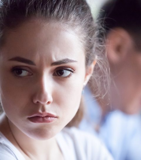 Uw relatie stervende? 9 signalen die iedereen negeert, onthuld door toptherapeut.