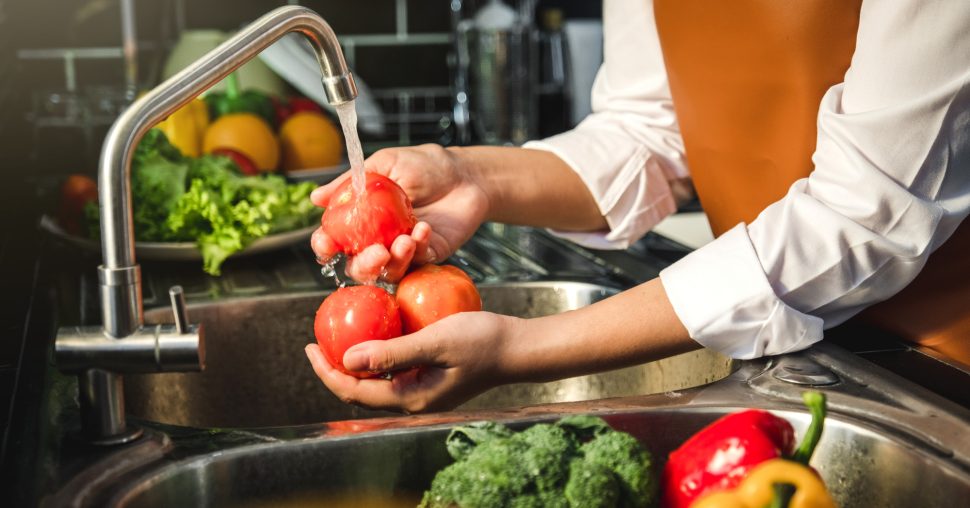 Wat zit er echt op je fruit? Veel erger dan pesticiden!