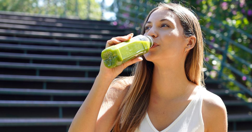 Ontdek het ochtenddrankje dat je buik in 30 dagen laat smelten