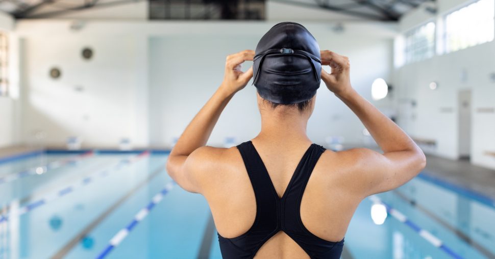 Verlies buikvet in het water: deze zwemoefening werkt beter dan planken!